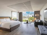 Clayton Hotel Dublin Airport Central Các khách sạn gần Cao đẳng Trinity