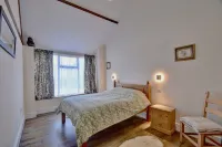 Family Cottage Near Wilsthorpe Beach - 4-Star