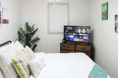 Cozy Jeffersonville 1Br — Walk to Big Four Bridge & Riverfront - Kitchens