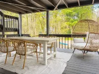 Peaceful Two-Story Lake Naomi Home, Modern Design in Timber Trails + Lake Access - 4-Sterne