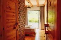 Kemin Guest House - parkir