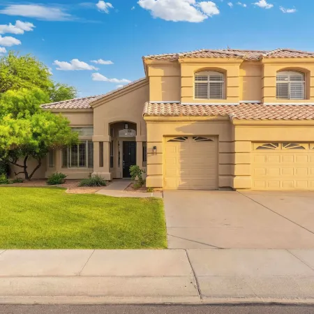 Chandler Home w/ Fire Pit & Putting Green