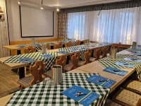 Hotel Edel Weiss Отели рядом с достопримечательностью «Арена ÖVB»