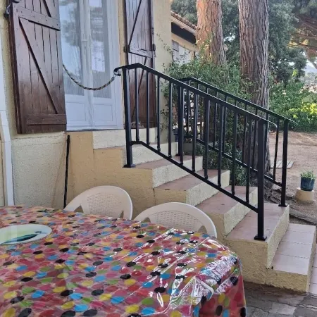 Petite Maison Avec 2 Chambres 3 Personnes Avec Terrasse Propriété Fermée