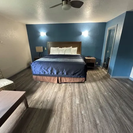 Red Wing Inn and Suite
