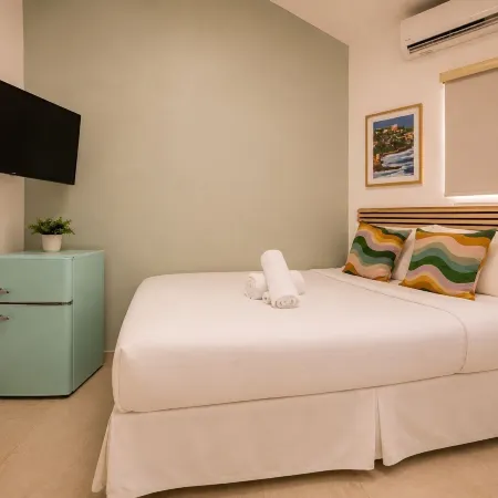 Room 2: Stylish Escape by Calle Cerra Art