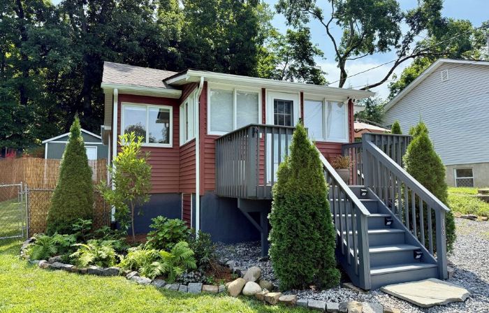 Charming 2-bedroom house in Greenwood Lake with Central AC/Heat