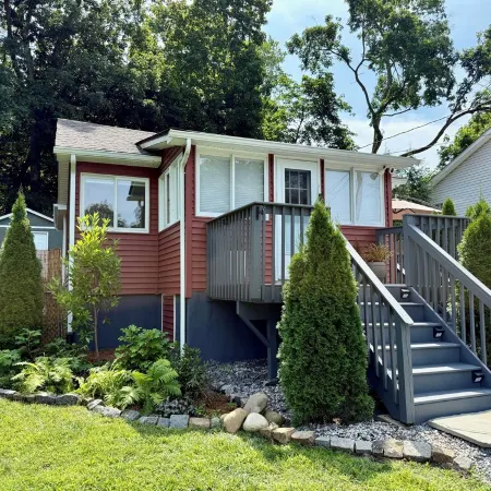 Charming 2-bedroom house in Greenwood Lake with Central AC/Heat