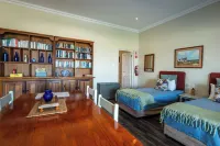 The Lookout Guest House - Homestays