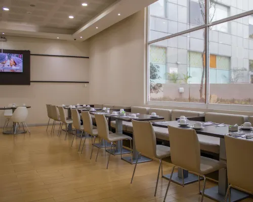 Ibis Monterrey Valle Dining Photos