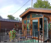 Peacock Lodge Quirky Tranquil Home Away from Home - Homestays