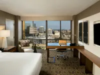 DoubleTree by Hilton Dallas-Campbell Centre Отели рядом с достопримечательностью «Вокзал Мокингбёрд»