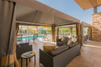 Delta Hotels by Marriott Kamloops - Pools