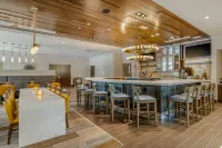 希爾頓逸林查爾斯頓河景酒店 - 酒吧