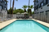 Spark by Hilton Tempe Phoenix Airport - مسبح