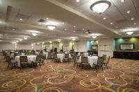 Holiday Inn & Suites BLOOMINGTON-AIRPORT by IHG - spa
