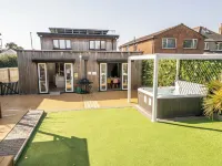 Hot tub, games room & cinema in Bournemouth - 2つ星