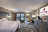 Crowne Plaza PROVIDENCE-WARWICK (AIRPORT) by IHG - parking
