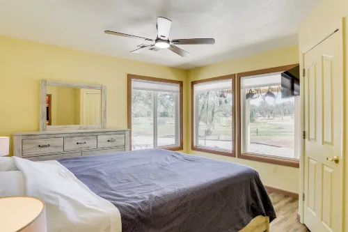 Hot Tub, Game Room, Playset and Fire Pits! - WiFi