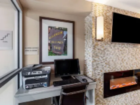 Clarion Pointe Racine - Mount Pleasant Hotels in Racine County