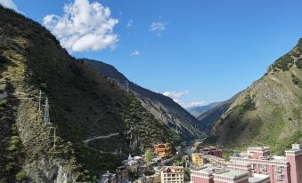 Yajiang Jinzang Hotel