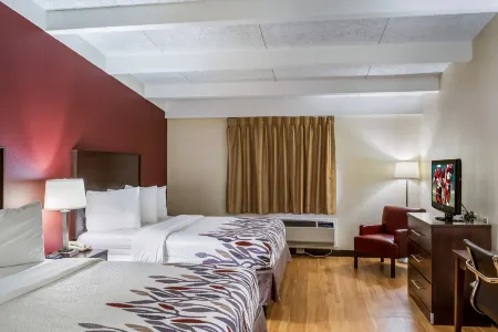 Red Roof Inn Richmond, IN Отели рядом с достопримечательностью «Two Sisters Books & More»