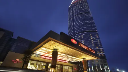 Crowne Plaza Yantai Sea View Отели рядом с достопримечательностью «Yantai Natural Museum»