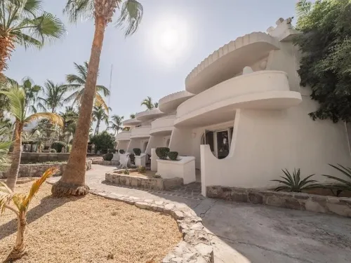 Hotel & Suites El Moro Hotels in La Paz