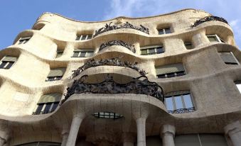 Inside Barcelona Apartments Sants