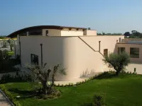 Hermes Hotel - parking
