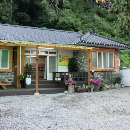 Boeun Dongne Pension Отели рядом с достопримечательностью «Храм Попчуса»