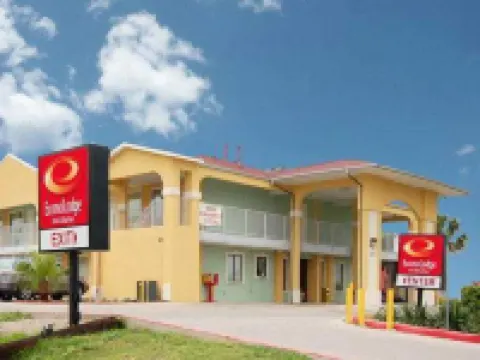 Econo Lodge Inn & Suites Downtown Northeast Near Fort Sam Houston Hotels near Mahncke Park