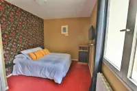 Logis Hotel des Grands Vins Отели в г. Флёри