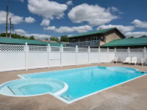 Howard Johnson by Wyndham Gananoque Hotels in Gananoque