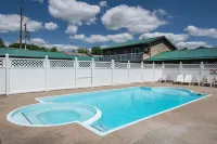 Howard Johnson by Wyndham Gananoque Hotels in Gananoque