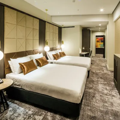 DoubleTree by Hilton Wellington Hotels near Circa Theatre