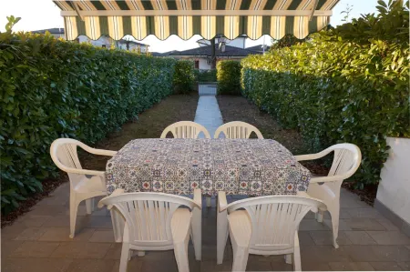 Cozy Villa with Private Garden - Beahost