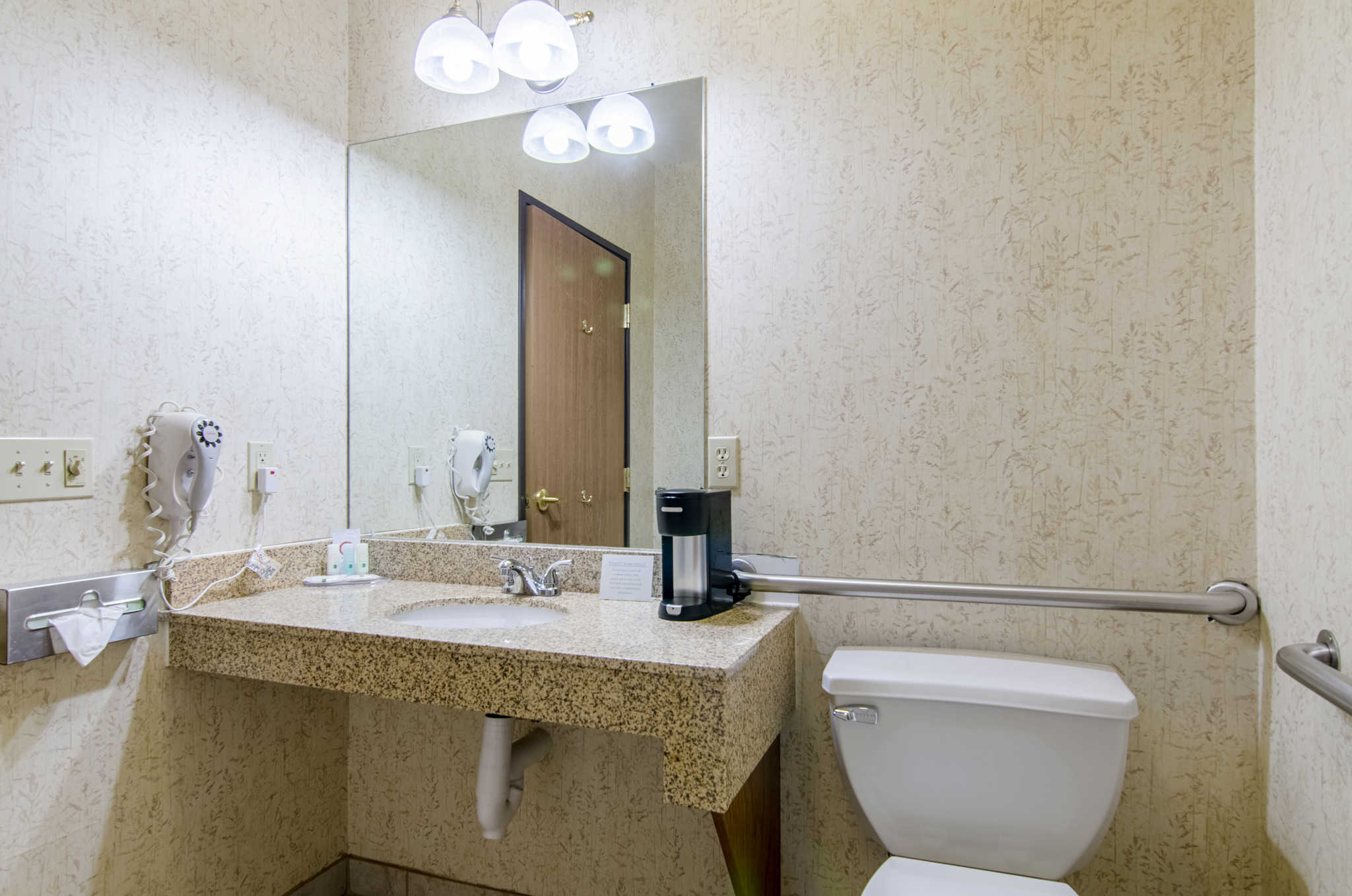 Quality Inn Junction City - Near Fort Riley