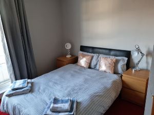 Inviting 1-Bed Apartment in Alloa Sleeps up to 4