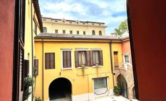 Large Modern 2-Storey House in the Heart of Verona