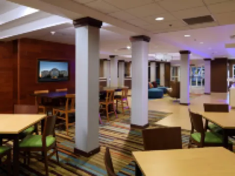 Fairfield Inn & Suites Newark Liberty International Airport Hotels in Newark