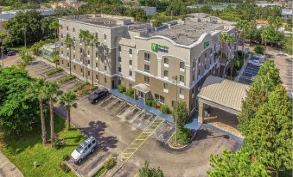 Holiday Inn Express & Suites CLEARWATER/US 19 N by IHG