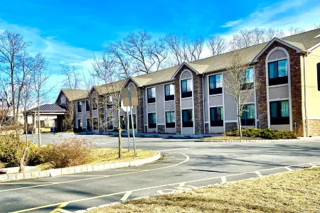 Red Carpet Inn and Suites Monmouth Junction Отели в г. Monmouth Junction