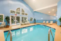 Econo Lodge Lake Mills Hotels in Watertown
