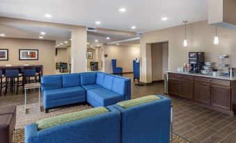 Comfort Inn & Suites Spring Lake - Fayetteville Near Fort Liberty