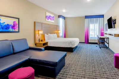 La Quinta Inn & Suites by Wyndham San Antonio Alamo City Hotels in Windcrest