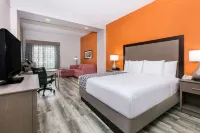 La Quinta Inn & Suites by Wyndham Fredericksburg Hotels in Fredericksburg