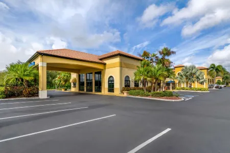 Comfort Inn Sun City Center - Ruskin - Tampa South Отели в г. Уаймома