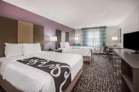 La Quinta Inn & Suites by Wyndham Fairborn Wright-Patterson Hotels in Fairborn