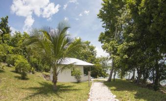 Maya Zacpetén Jungle Lodge